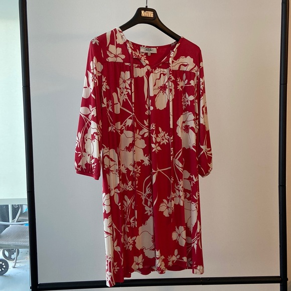 Tibi mini dress. Very flattering and comfortable. - Picture 5 of 6